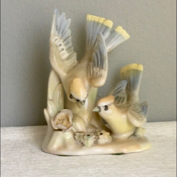Vintage America Other - VINTAGE <japan> fine porcelain birds figurine
